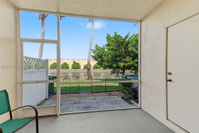 9807 NW 57th Mnr, Coral Springs, FL 33076