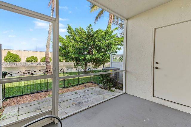 9807 NW 57th Mnr, Coral Springs, FL 33076