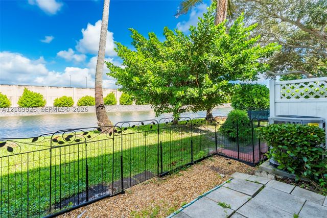 9807 NW 57th Mnr, Coral Springs, FL 33076