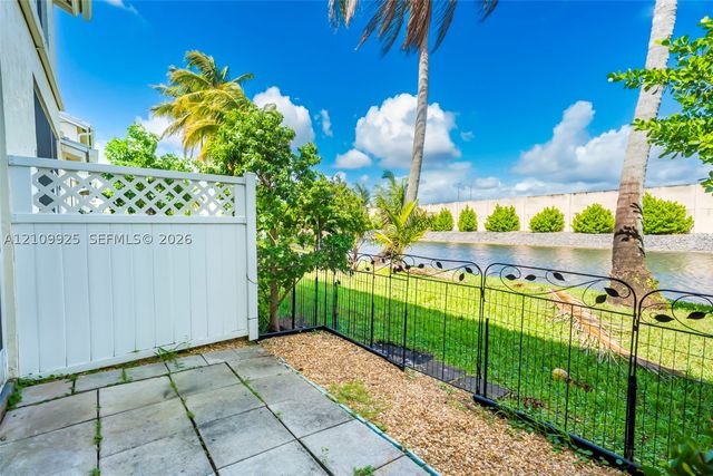 9807 NW 57th Mnr, Coral Springs, FL 33076