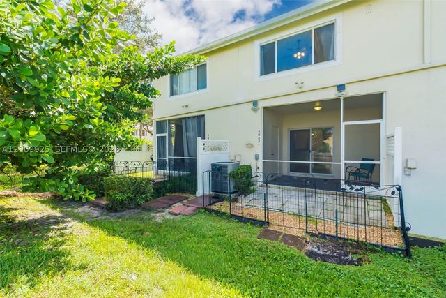 9807 NW 57th Mnr, Coral Springs, FL 33076