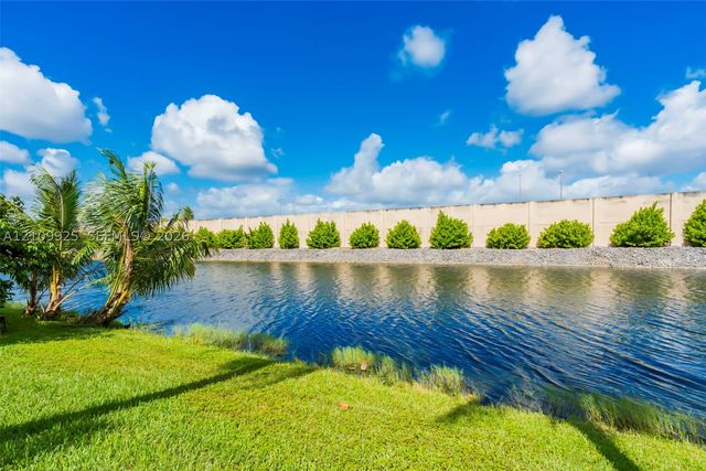 9807 NW 57th Mnr, Coral Springs, FL 33076