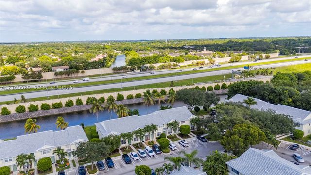 9807 NW 57th Mnr, Coral Springs, FL 33076