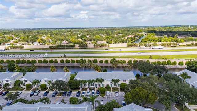 9807 NW 57th Mnr, Coral Springs, FL 33076