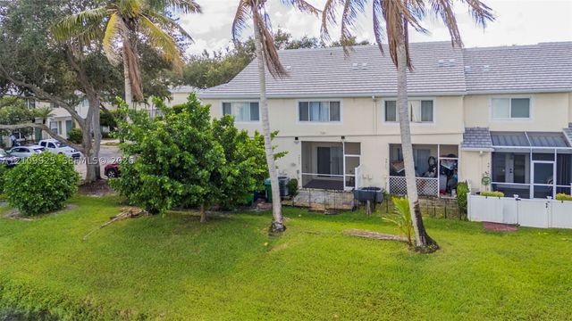 9807 NW 57th Mnr, Coral Springs, FL 33076
