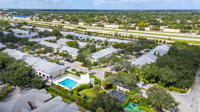 9807 NW 57th Mnr, Coral Springs, FL 33076