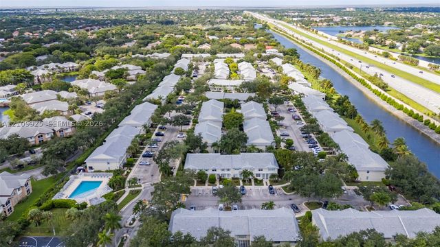 9807 NW 57th Mnr, Coral Springs, FL 33076
