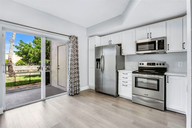 9807 NW 57th Mnr, Coral Springs, FL 33076