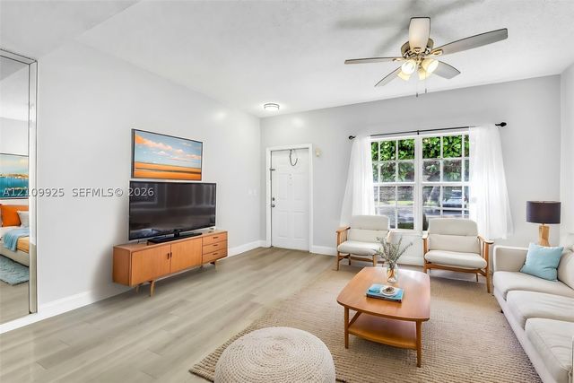9807 NW 57th Mnr, Coral Springs, FL 33076