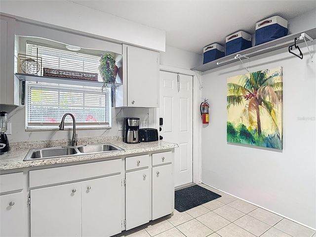 220 SE JEFFERSON CIRCLE N, St Petersburg, FL 33703