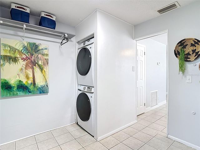 220 SE JEFFERSON CIRCLE N, St Petersburg, FL 33703