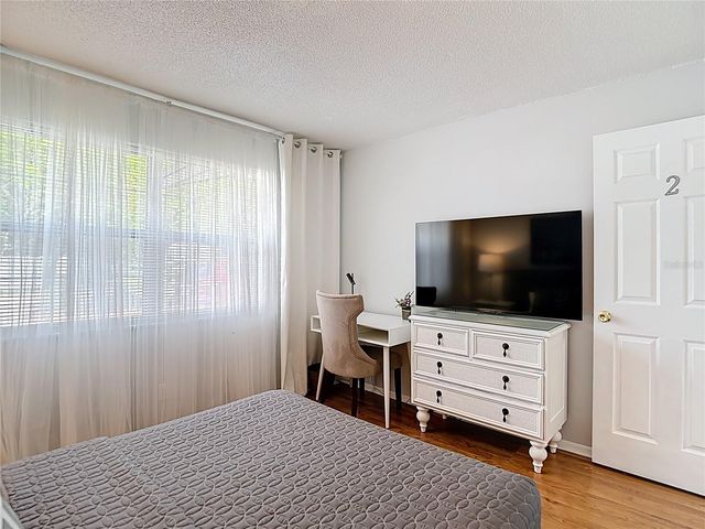 220 SE JEFFERSON CIRCLE N, St Petersburg, FL 33703