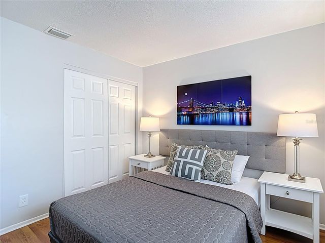 220 SE JEFFERSON CIRCLE N, St Petersburg, FL 33703