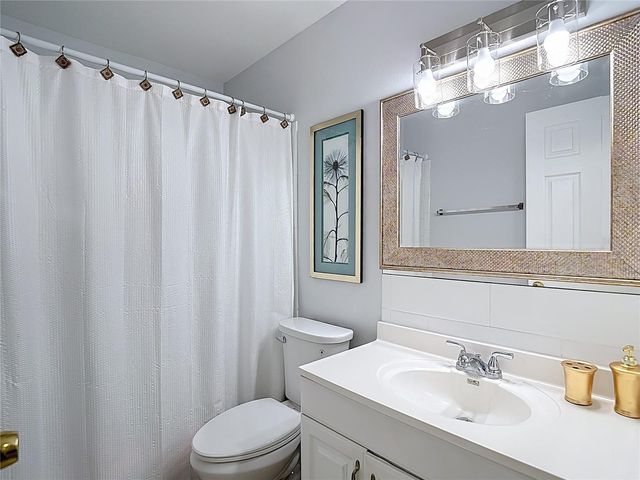 220 SE JEFFERSON CIRCLE N, St Petersburg, FL 33703