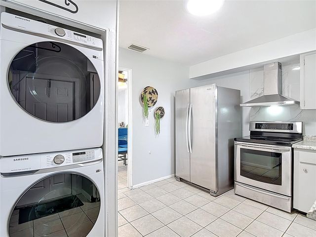 220 SE JEFFERSON CIRCLE N, St Petersburg, FL 33703