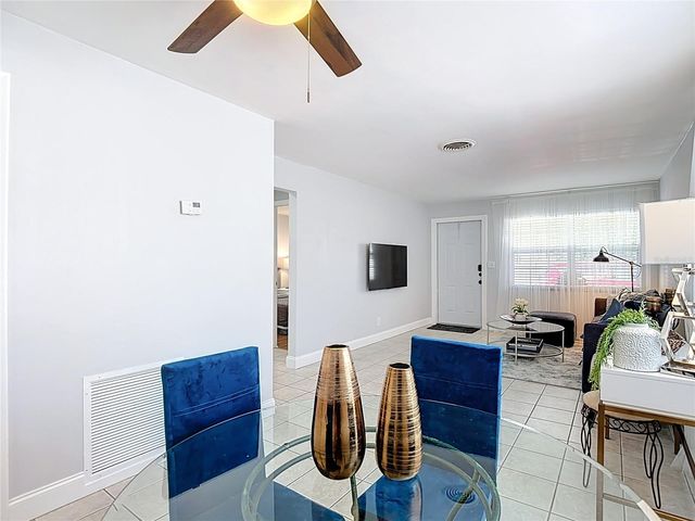 220 SE JEFFERSON CIRCLE N, St Petersburg, FL 33703