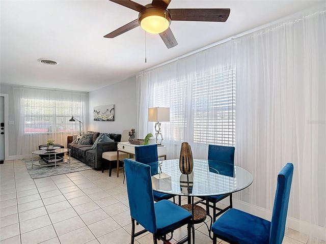 220 SE JEFFERSON CIRCLE N, St Petersburg, FL 33703