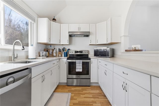 7 Ridgemead Fields Dr, Plum Boro, PA 15147