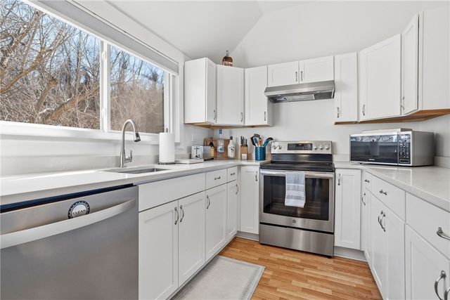 7 Ridgemead Fields Dr, Plum Boro, PA 15147