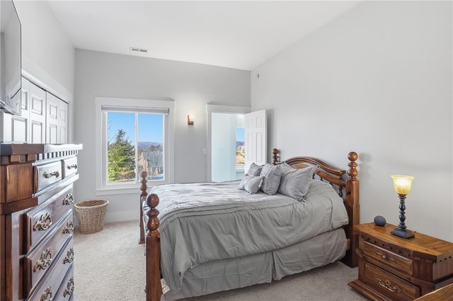 7 Ridgemead Fields Dr, Plum Boro, PA 15147