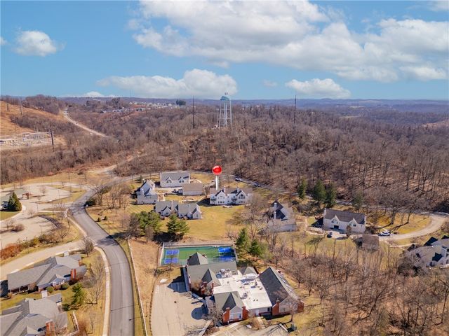 7 Ridgemead Fields Dr, Plum Boro, PA 15147