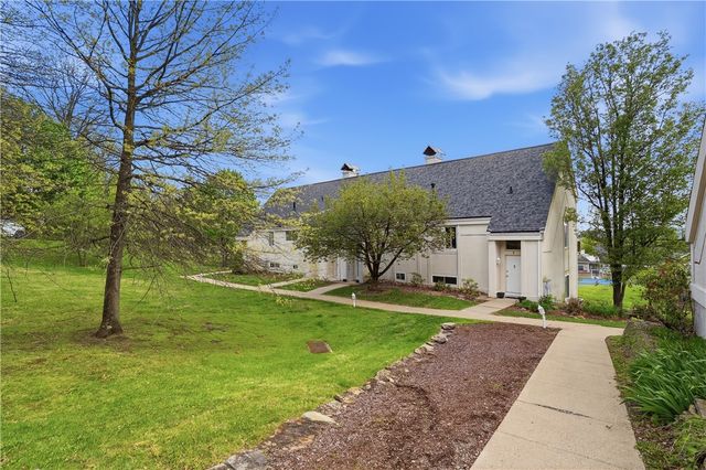 7 Ridgemead Fields Dr, Plum Boro, PA 15147