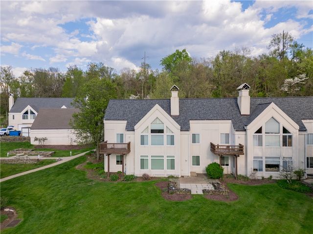 7 Ridgemead Fields Dr, Plum Boro, PA 15147