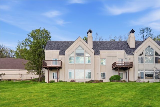 7 Ridgemead Fields Dr, Plum Boro, PA 15147