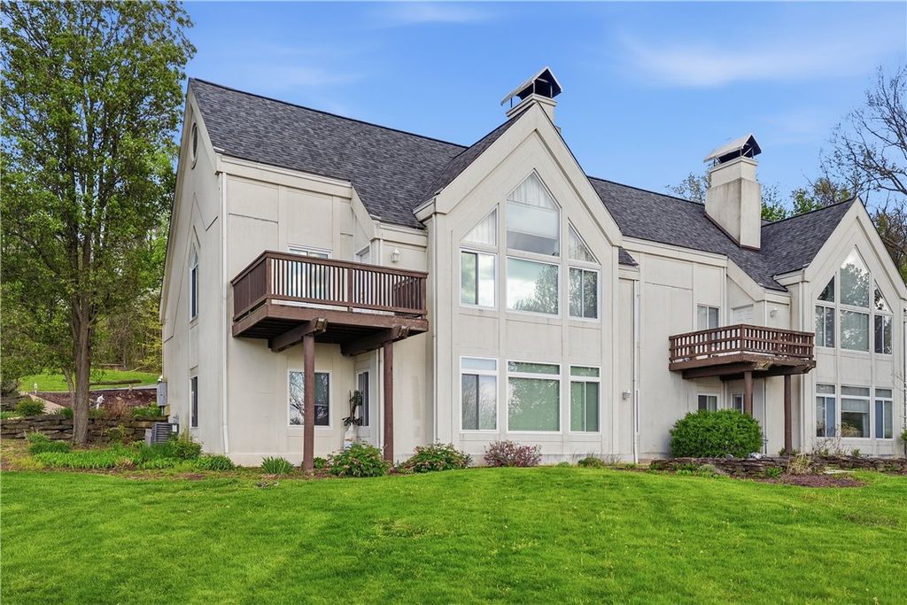 7 Ridgemead Fields Dr, Plum Boro, PA 15147