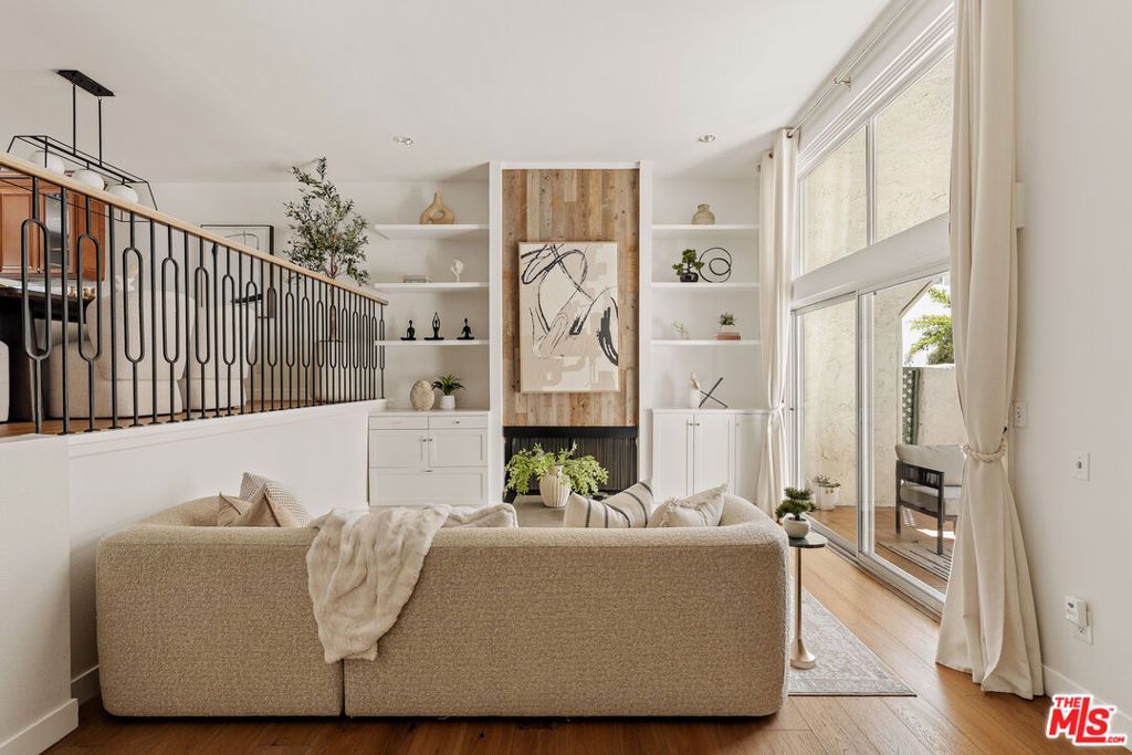 4914 McConnell Avenue 1/2, Los Angeles, CA 90066 — photo 2