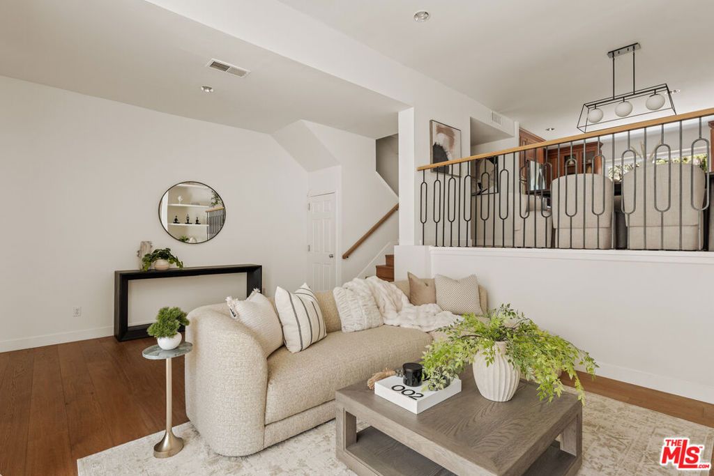 4914 McConnell Avenue 1/2, Los Angeles, CA 90066 — photo 3