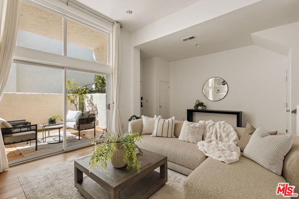 4914 McConnell Avenue 1/2, Los Angeles, CA 90066 — photo 4