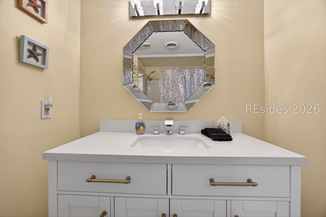 10 Lemoyne Ave Apt 503, Hilton Head Island, SC 29928