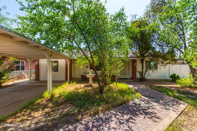 2825 N 33RD Place, Phoenix, AZ 85008