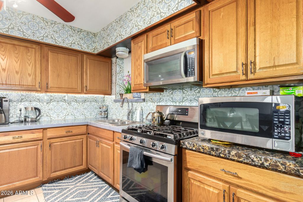 Image 12 of property listing at 2825 N 33RD Place, Phoenix, AZ 85008