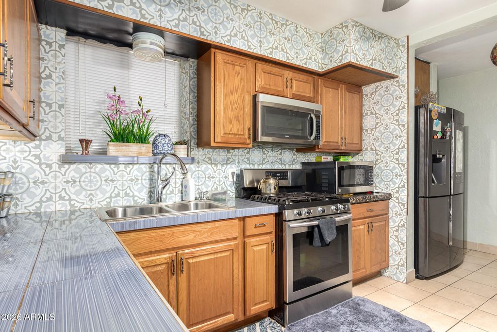 Image 13 of property listing at 2825 N 33RD Place, Phoenix, AZ 85008