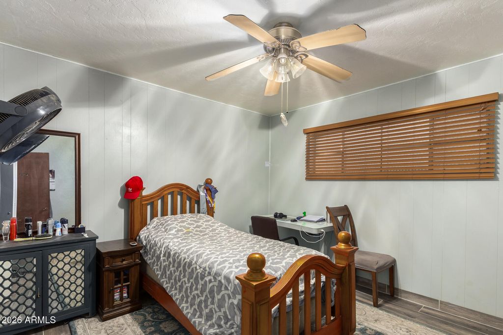 Image 19 of property listing at 2825 N 33RD Place, Phoenix, AZ 85008