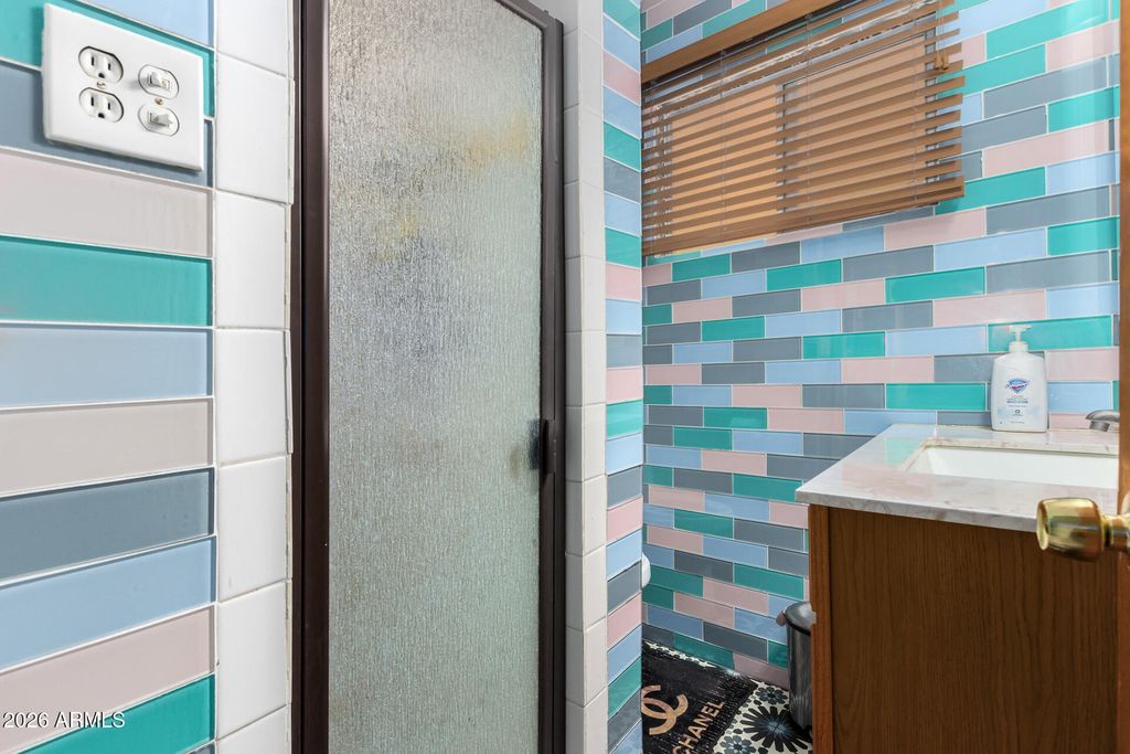 Image 23 of property listing at 2825 N 33RD Place, Phoenix, AZ 85008