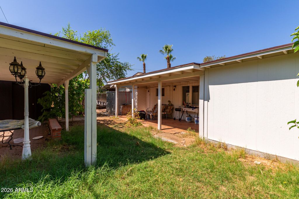Image 25 of property listing at 2825 N 33RD Place, Phoenix, AZ 85008