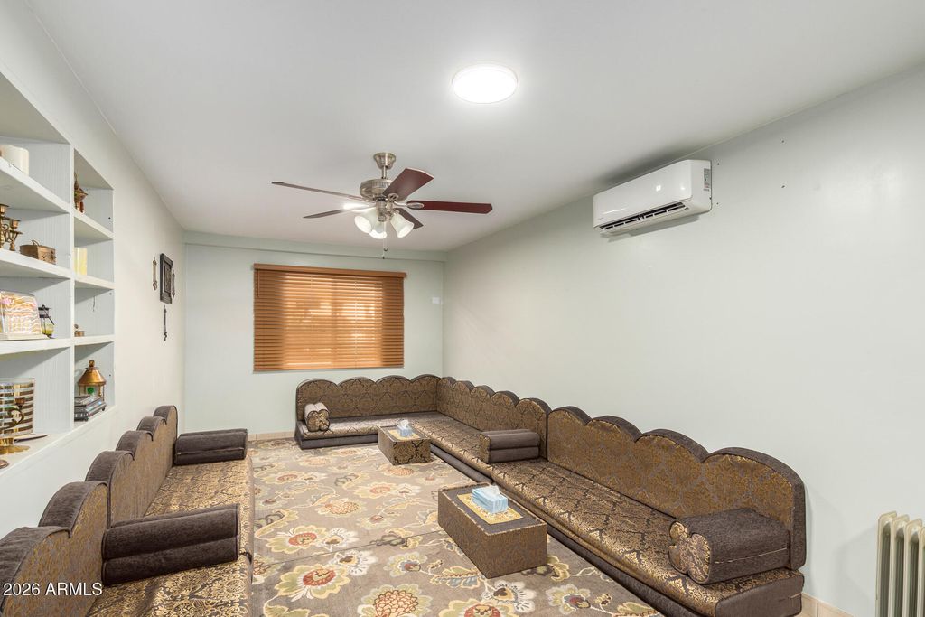 Image 4 of property listing at 2825 N 33RD Place, Phoenix, AZ 85008