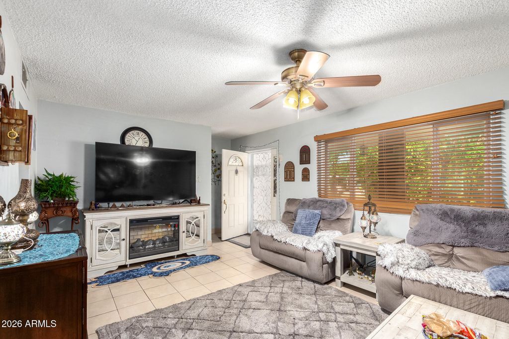 Image 7 of property listing at 2825 N 33RD Place, Phoenix, AZ 85008