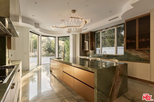 701 N Camden Drive, Beverly Hills, CA 90210