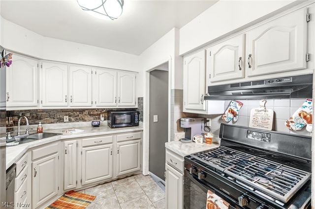 3710 W Pleasant Valley Road, Parma, OH 44134