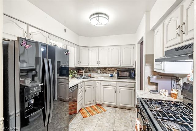 3710 W Pleasant Valley Road, Parma, OH 44134