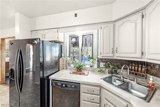 3710 W Pleasant Valley Road, Parma, OH 44134