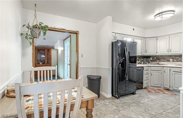 3710 W Pleasant Valley Road, Parma, OH 44134