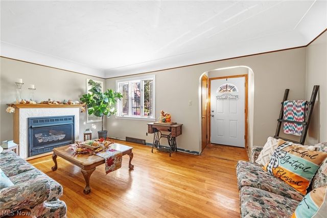3710 W Pleasant Valley Road, Parma, OH 44134