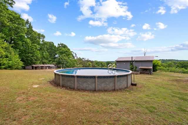 2580 Santa Fe Pike, Santa Fe, TN 38482