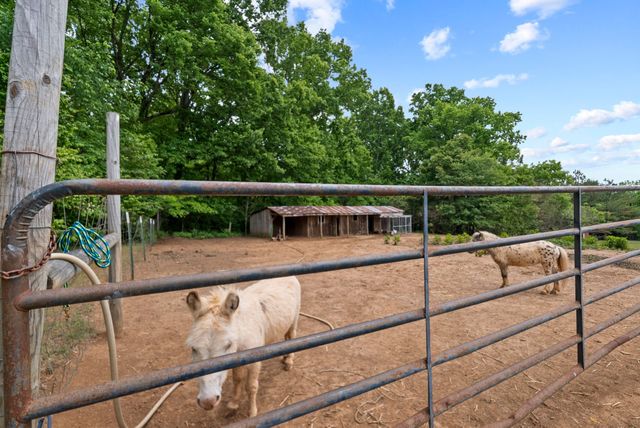 2580 Santa Fe Pike, Santa Fe, TN 38482