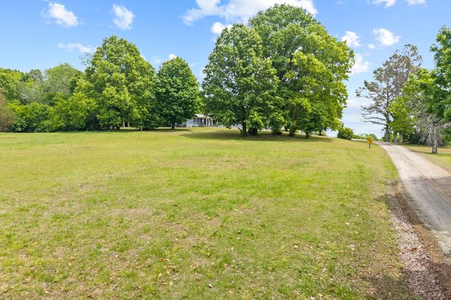 2580 Santa Fe Pike, Santa Fe, TN 38482